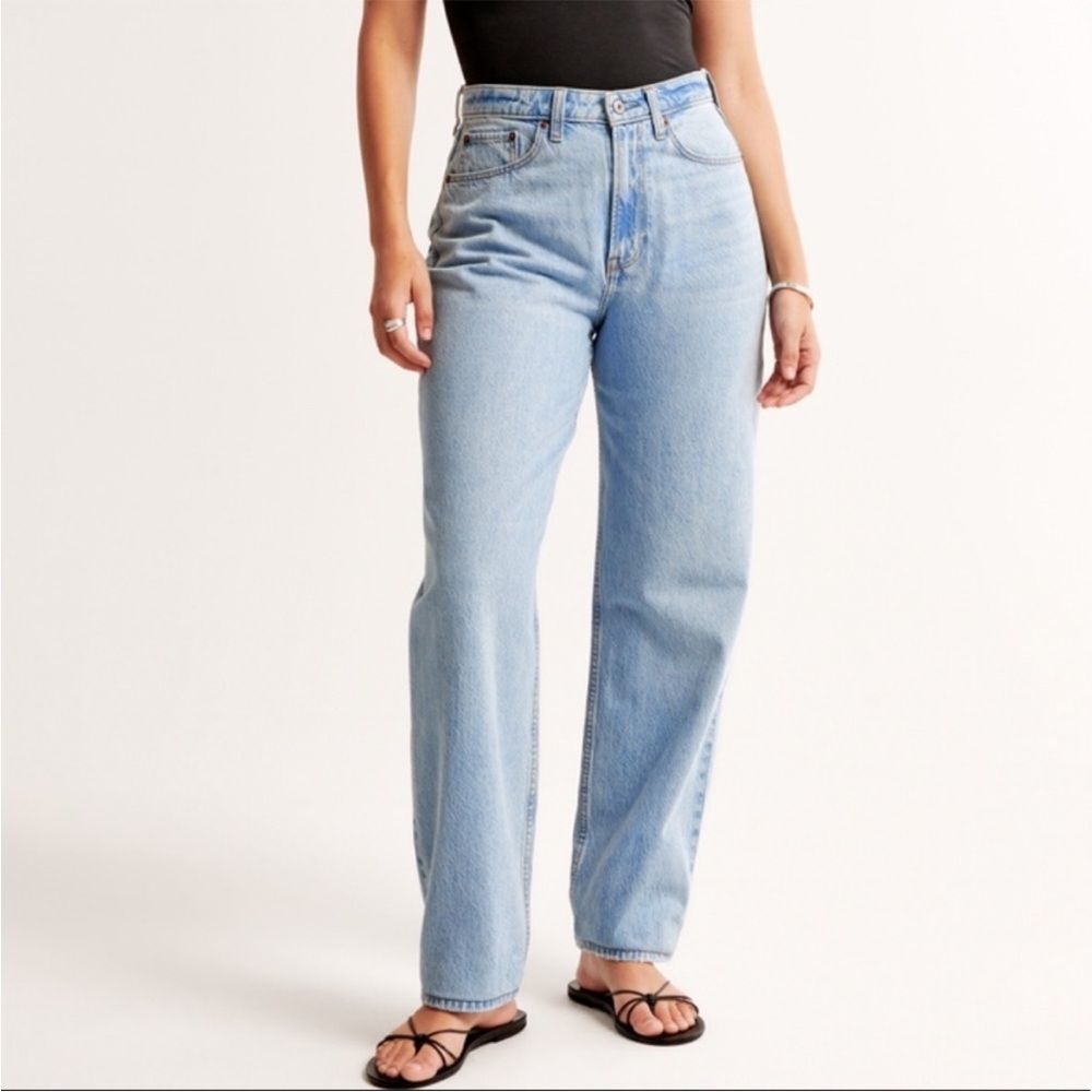 NWT Abercrombie & Fitch Women's The Taper Jean High Rise Light Wash Size 29/8 R